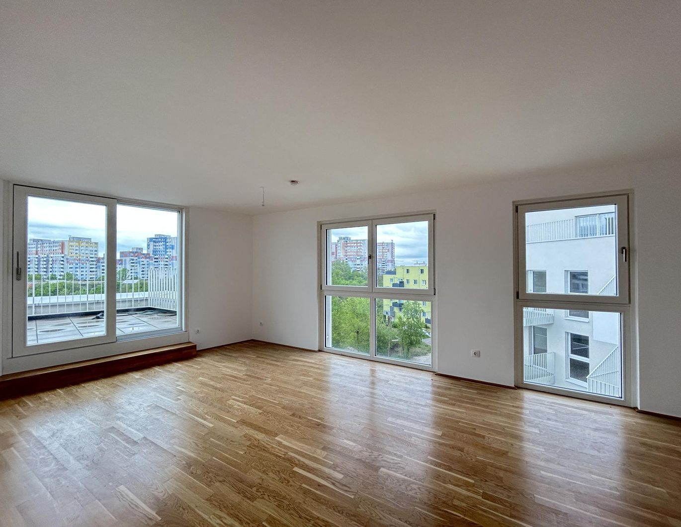 Exklusive 3-Zimmer-Wohnung mit Terrasse & Dachgarten - Erstbezug!