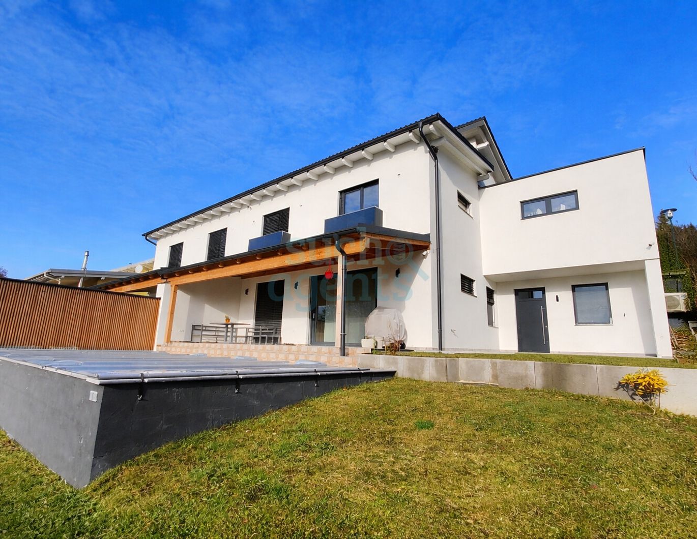 Neubau - Moderne Doppelhaushälfte in ruhiger Lage mit Pool, Südterrasse & hochwertiger Ausstattung