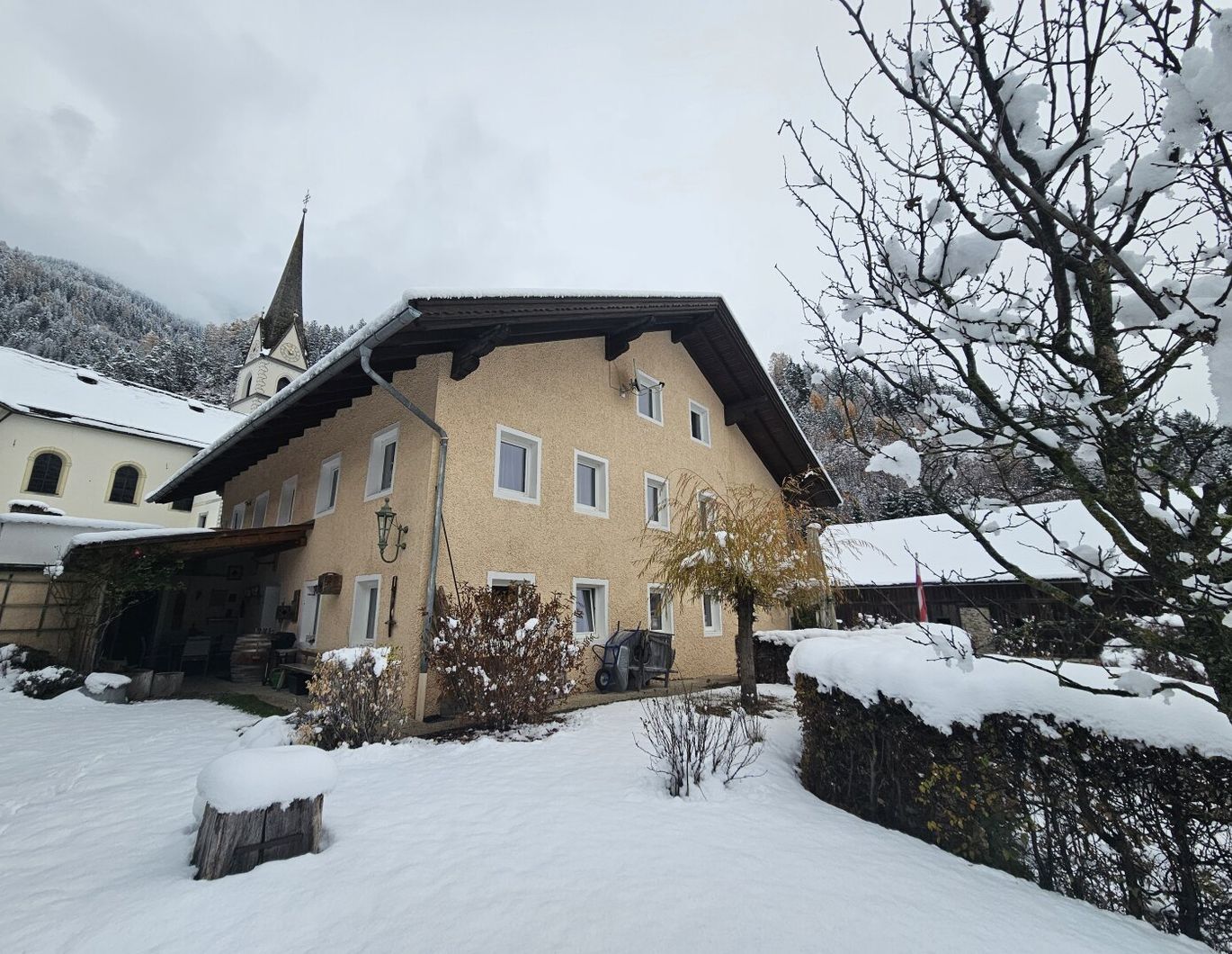 Gepflegtes Landhaus mit insgesamt 5 Wohnungen