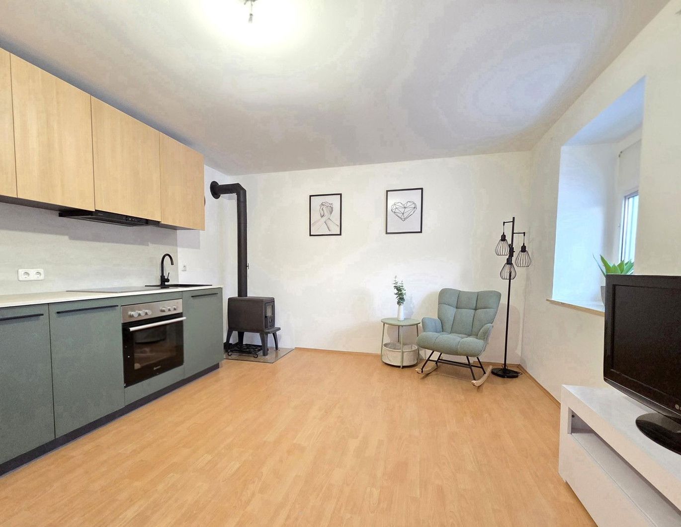 SELTEN: Kleinwohnung mit neuer Küche & direktem Gartenzugang