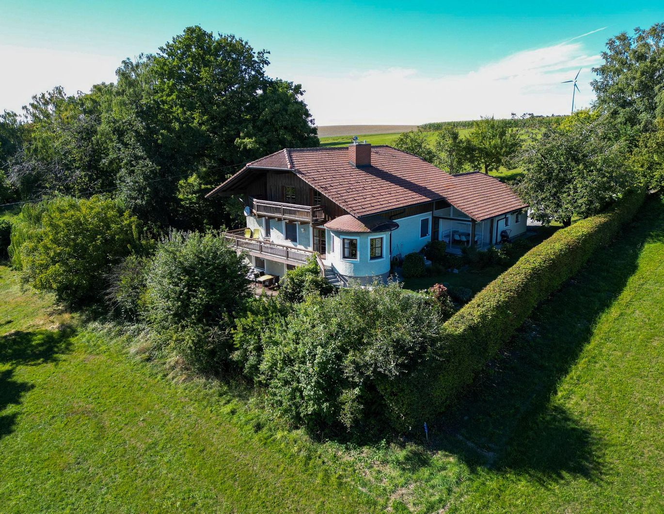 Schönes Wohnhaus mit zwei Wohneinheiten in Aussichtslage