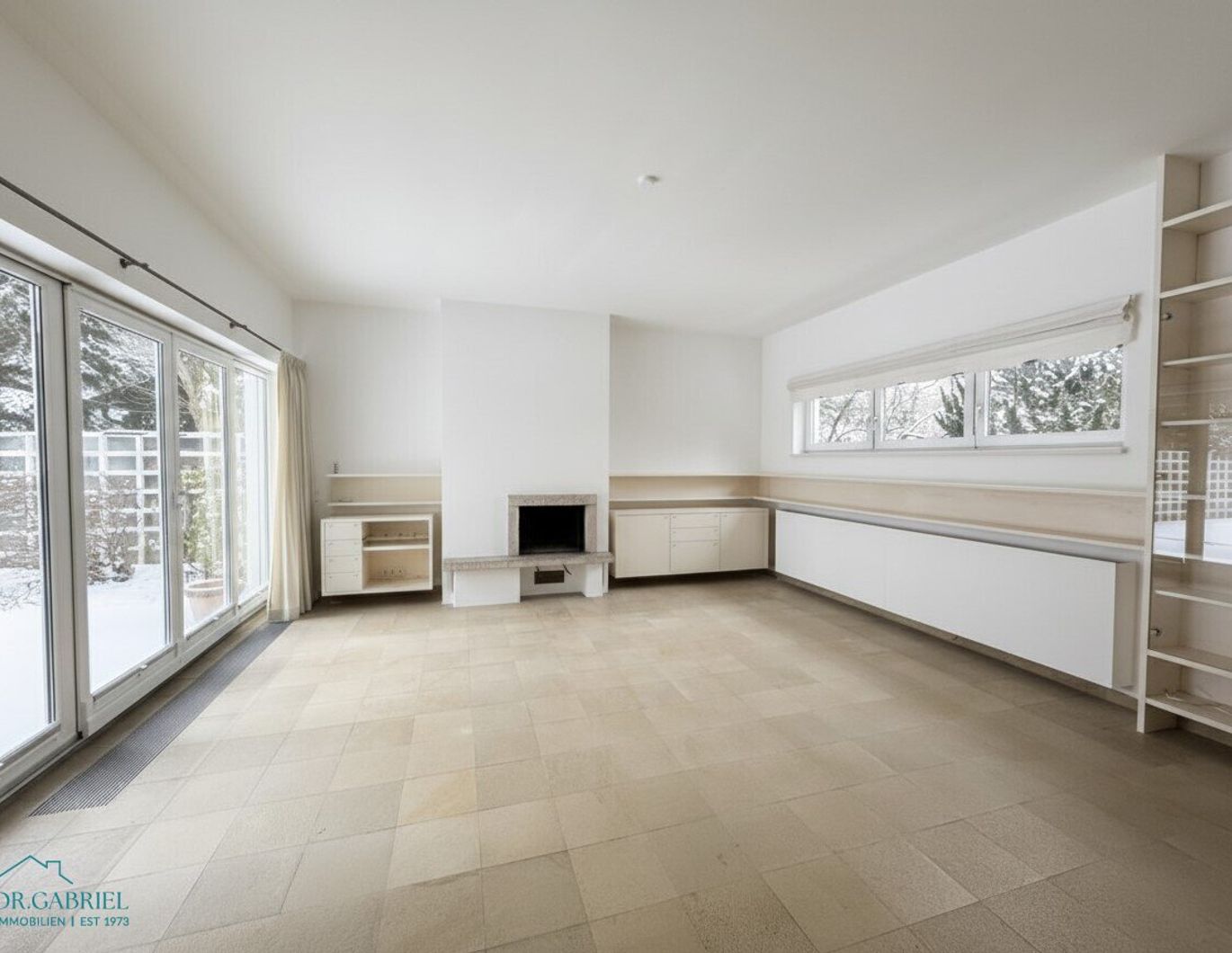 SCHÖNES EINFAMILIENHAUS MIT GARTEN UND POOL