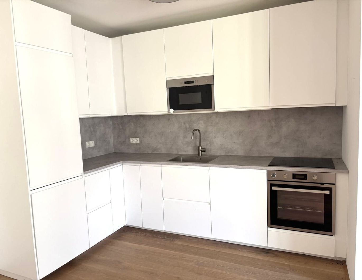 Wunderschöne Dachgeschosswohnung mit kleiner Terrasse in 1060 Wien!