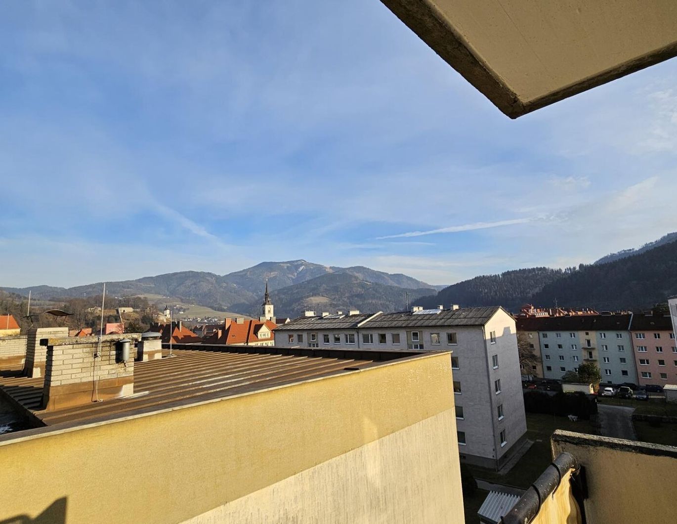 ERSTBEZUG NACH SANIERUNG! MIETE INKLUSIVE BETRIEBSKOSTEN, HEIZKOSTEN UND WARMWASSER!