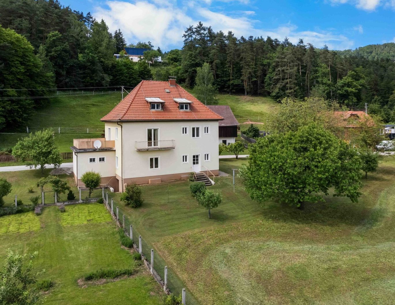 Südkärnten: Sonniges Landhaus mit Obstgarten und großer Wiese