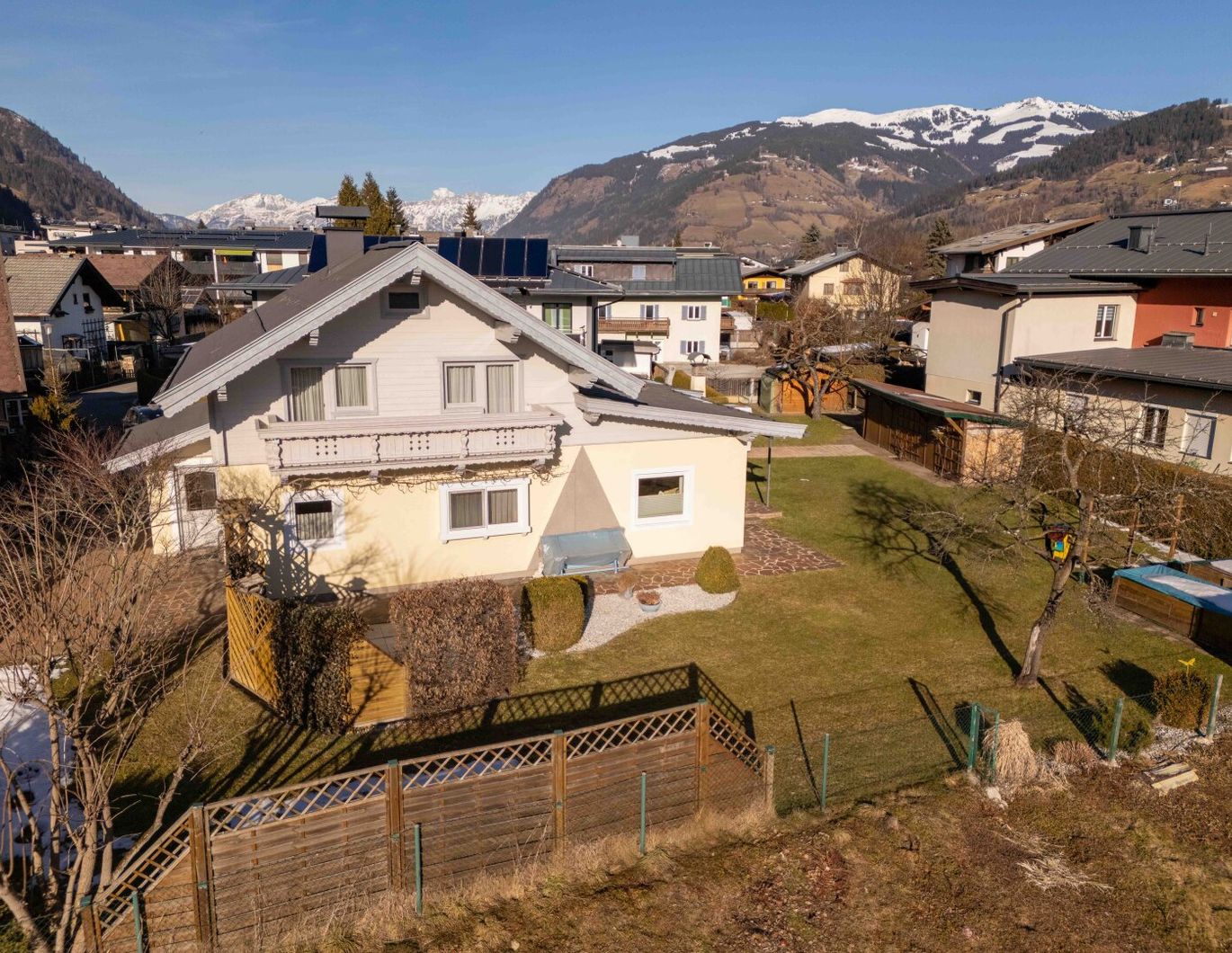 Gemütliches und sonniges Einfamilienhaus mit viel Grund in Zell am See