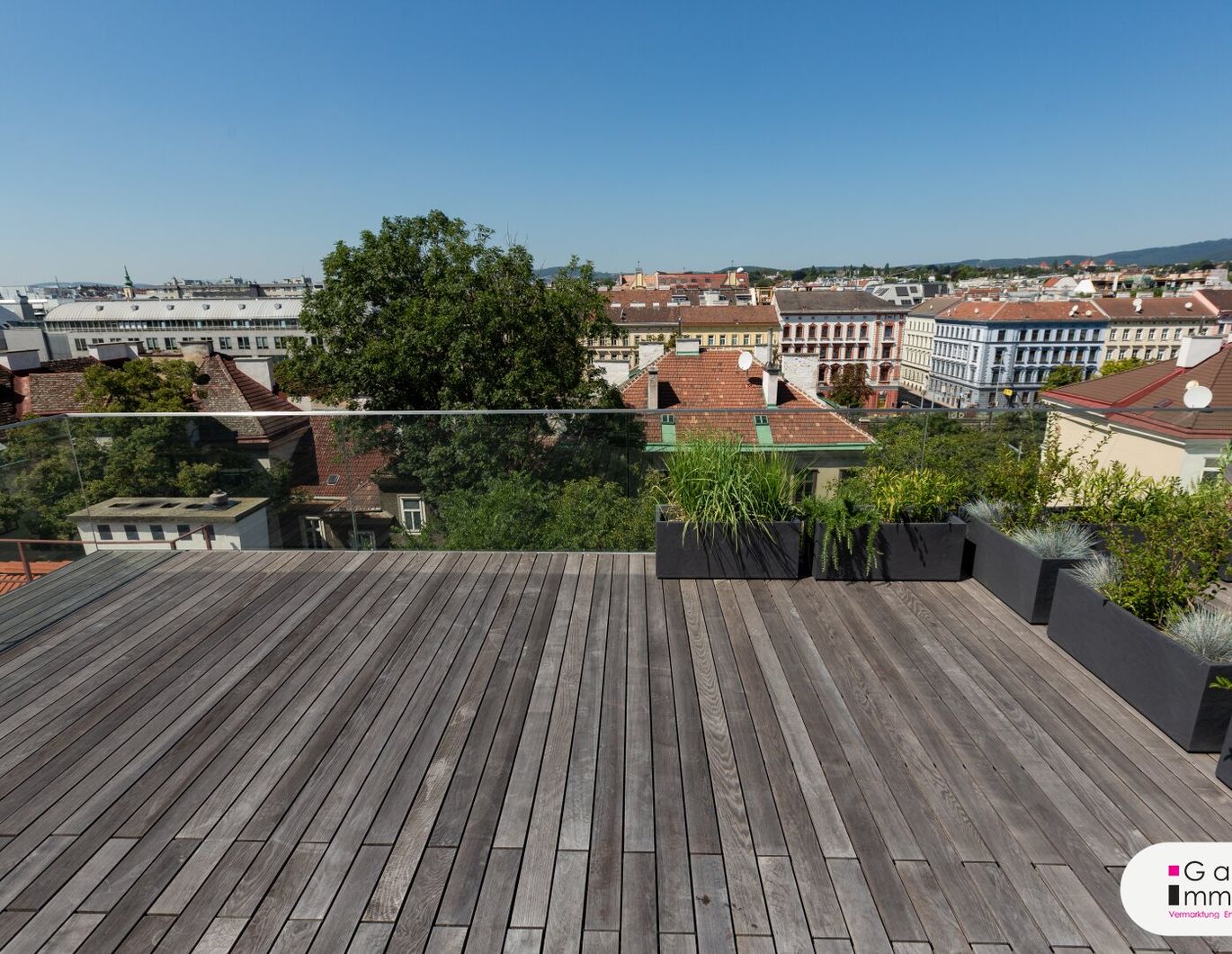 Exquisite DG-Maisonette im Stilaltbau - Große Terrasse mit Traumblick - Garage im Haus