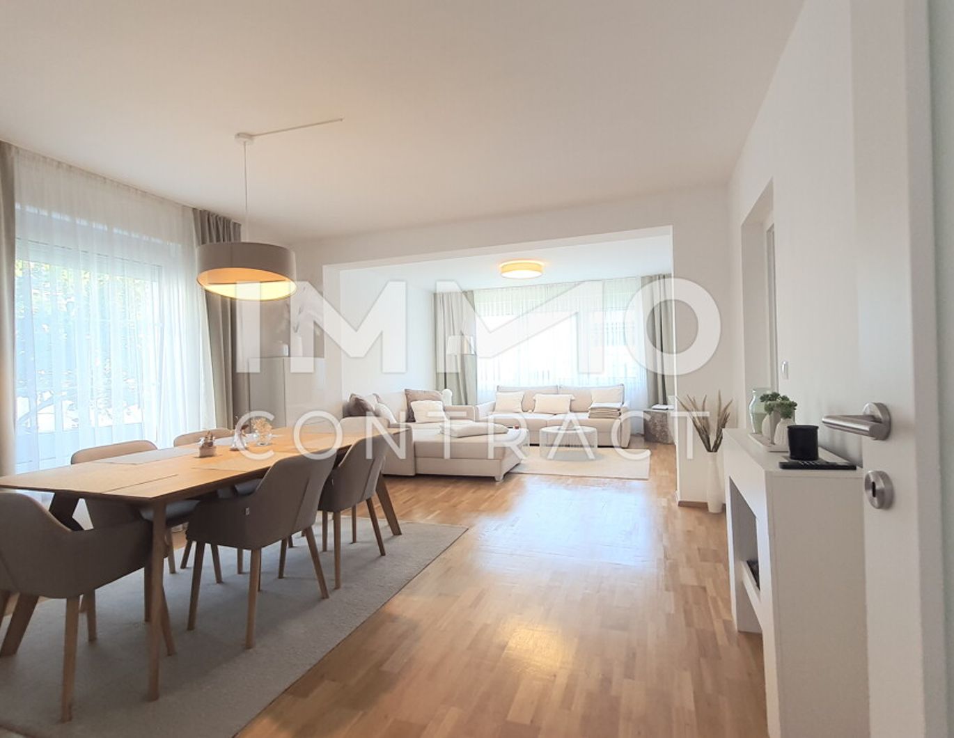 hochwertig saniertes Schmuckstück mit Pool + Garage