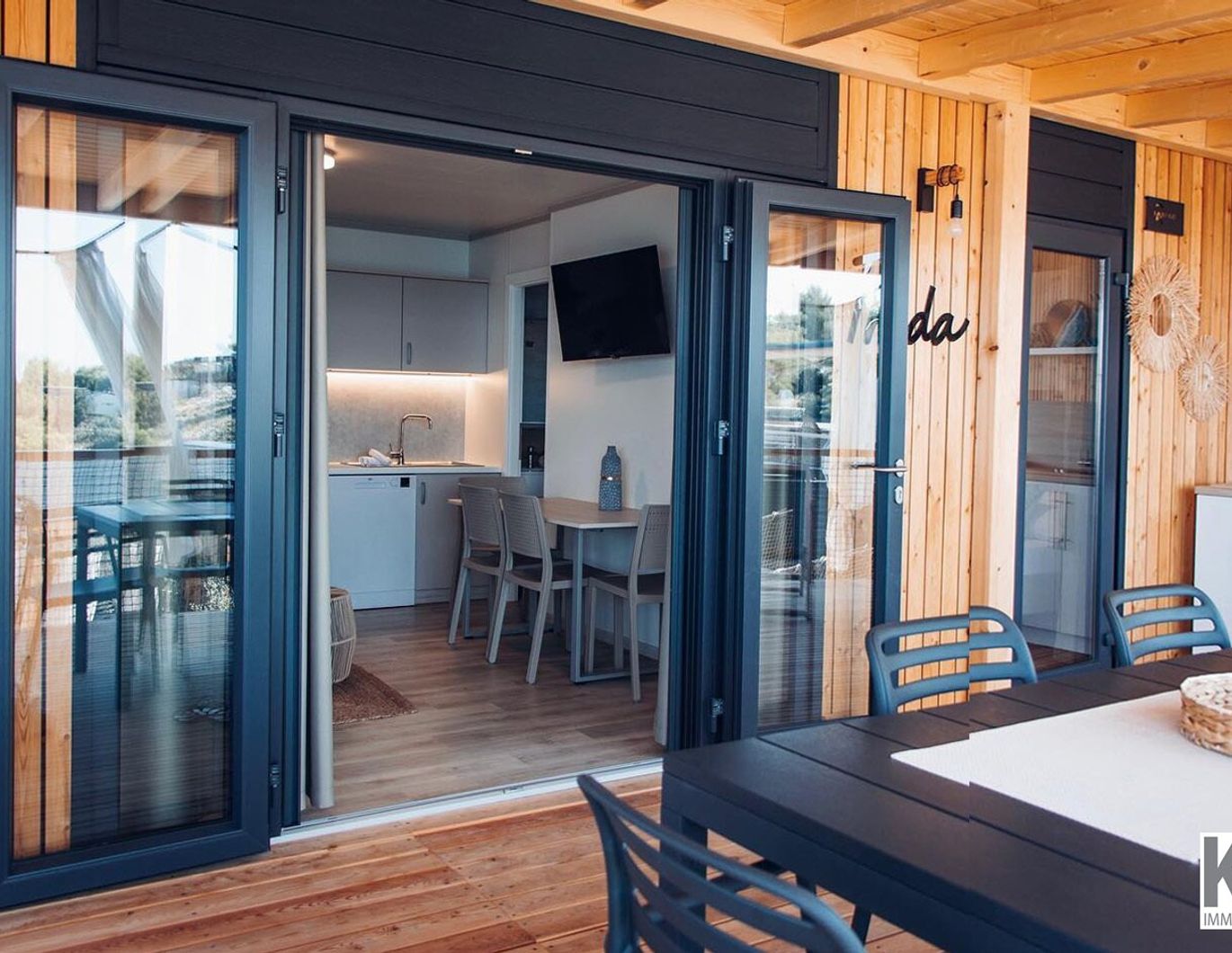 K3 - MOBILHEIM IN GEHOBENER BAUWEISE: Wohnfläche 41 m2, 2 Zimmer, große Terasse und Carport. Ferienregion Klopeinersee.