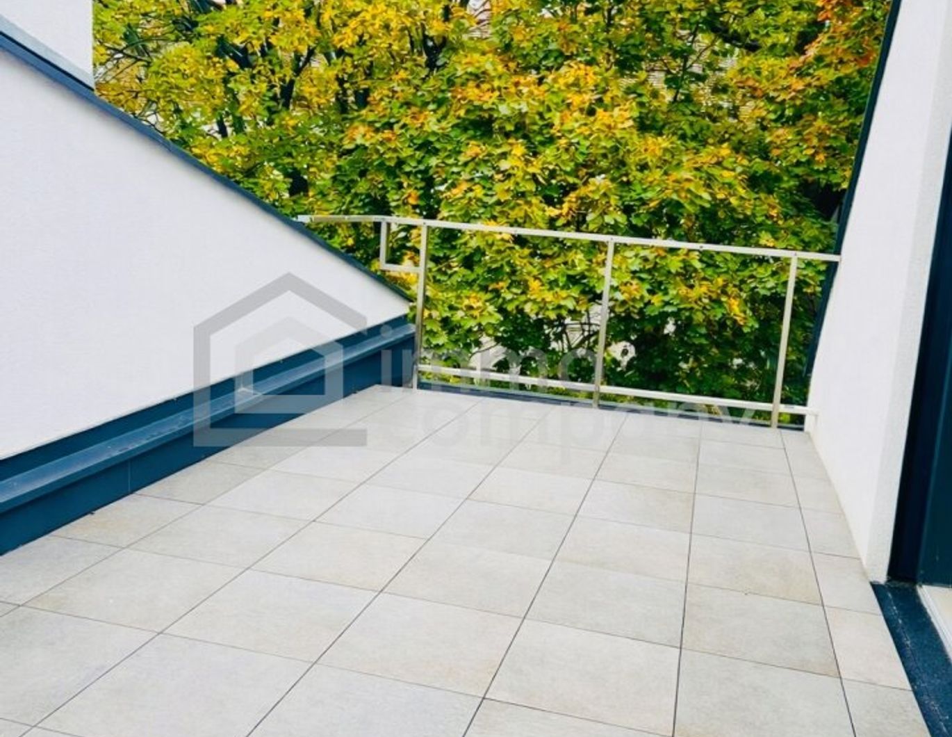 Einzigartige 2-stöckige Wohnung mit Terrasse und herrlicher Aussicht! Absolute Ruhe! 18. Bezirk. U6