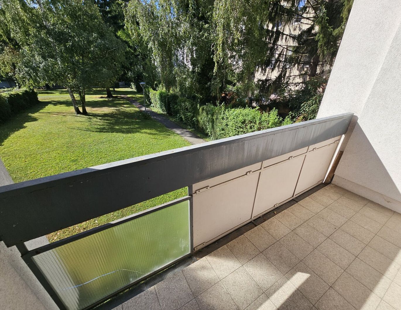 RUHIGE Wohnung mit Loggia und Gartennutzung - renovierungsbedürftig