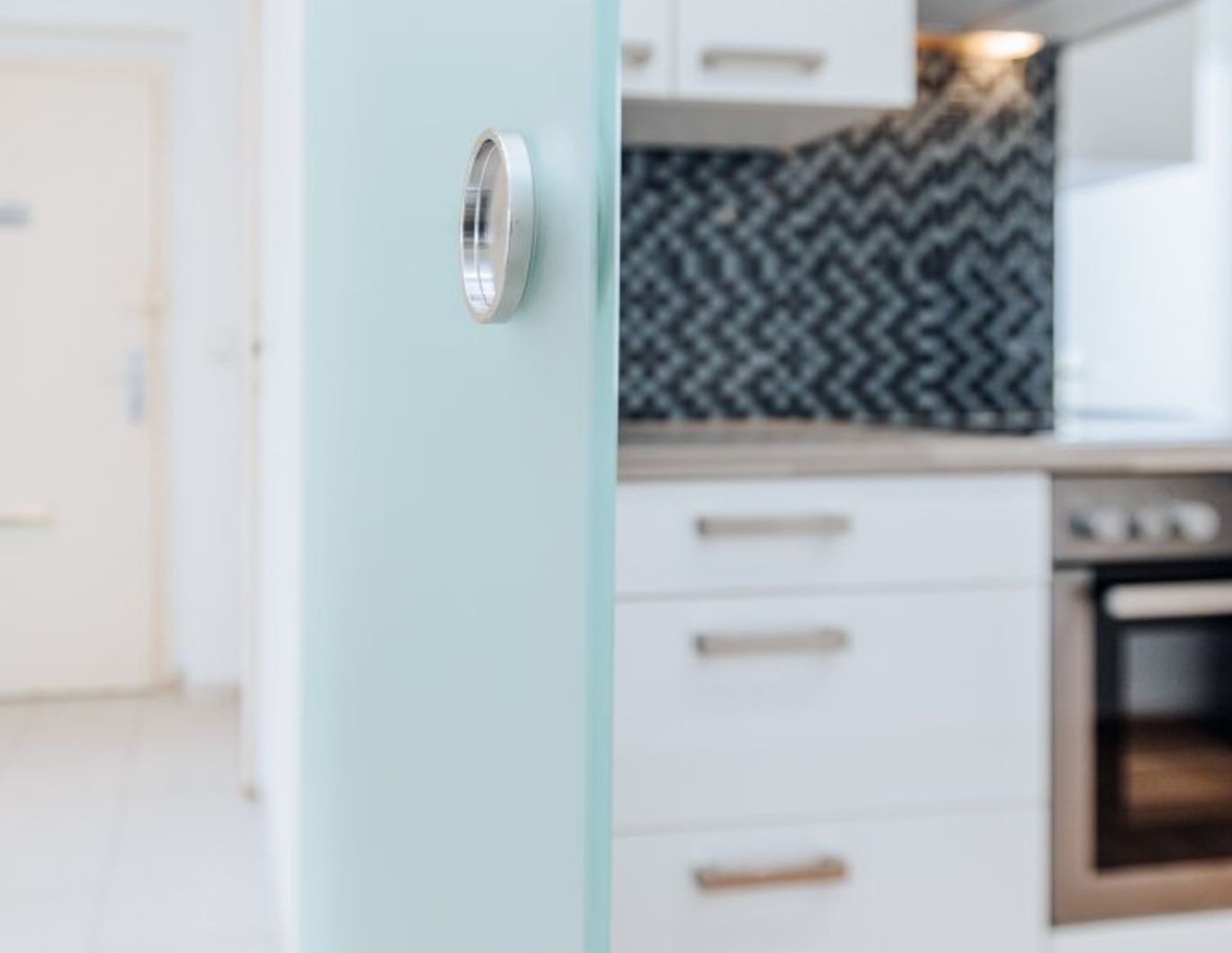 HIGHLIGHT I MODERNE DUSCHE I TOP-AUSGESTATTETE KÜCHE I ZENTRAL & NÄHE BAHNHOF I 3. STOCK MIT LIFT I RENOVIERT I HAUSTIERE WILLKOMMEN I STILVOLLES WOHNEN I DURCHDACHTER GRUNDRISS I PROJEKT WOHNEN