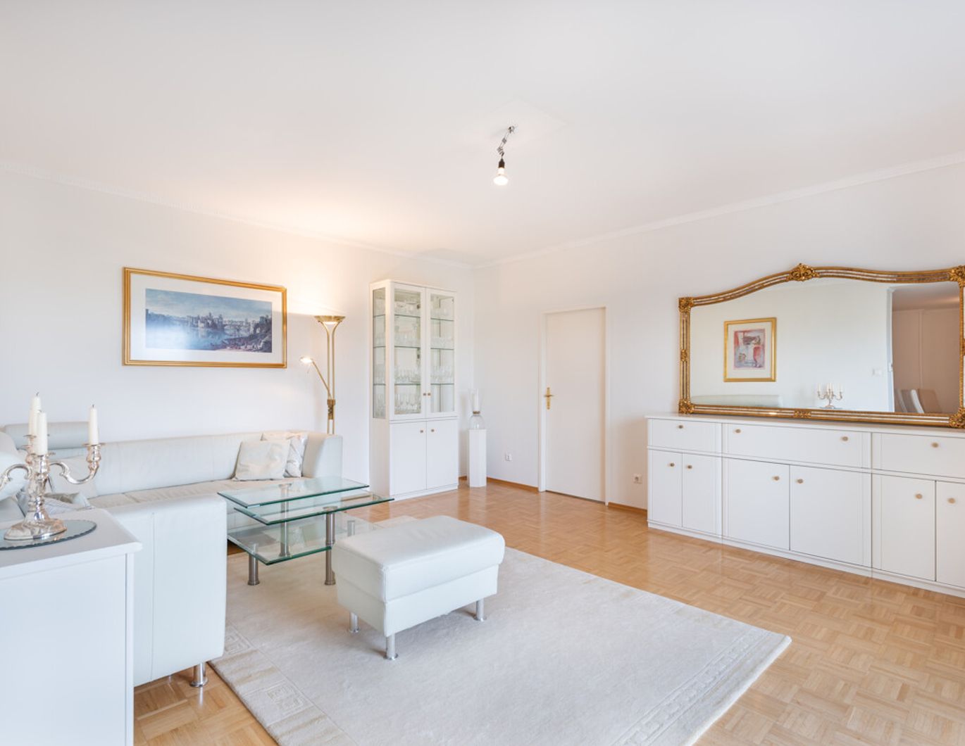 Sonnige 4-Zimmer-Wohnung in Brunn/Geb. - Loggia mit Grünblick & eigene Garagenbox