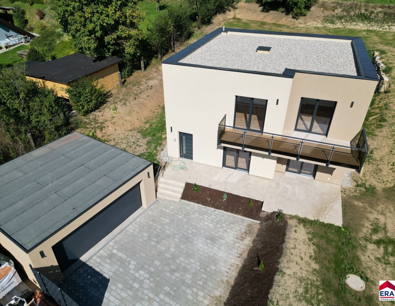 Achtung Preisänderung - Einfamilienhaus in sonniger Lage - schlüsselfertiger Neubau mit Terrasse, Balkon und Doppelgarage