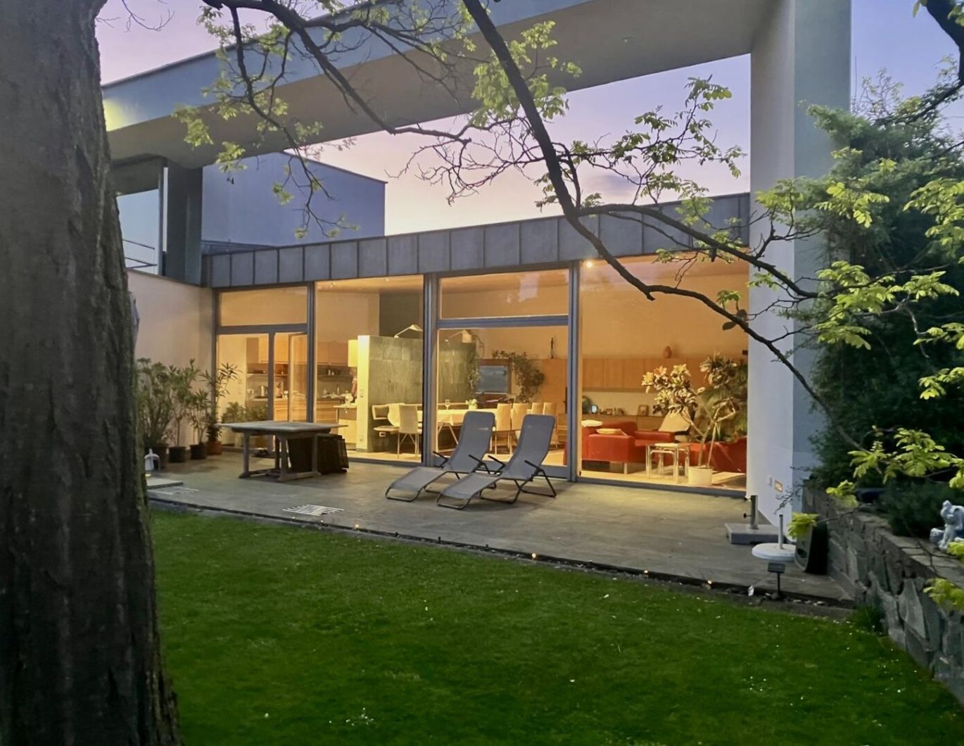 Architekten-Villa in traumhafter Landschaft - ein Rückzugsort mit höchster Wohnqualität.