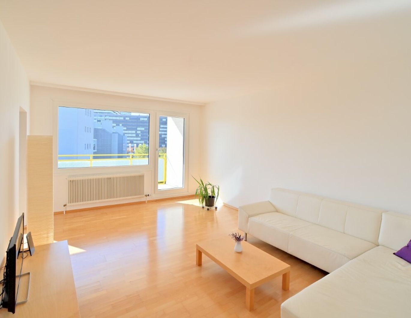 Sonnige Dreizimmerwohnung Nähe U1 Aderklaaer Straße