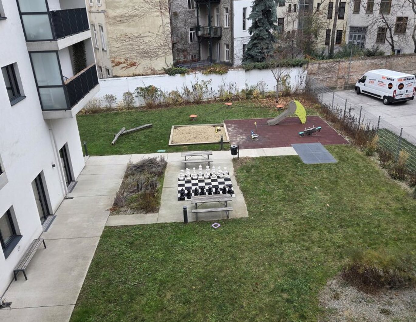 INNENHOFLAGE 2ZIMMER MIT KÜCHE, SUPERMARKT IM HAUS, DIREKTE U-BAHN ANBINDUNG U4