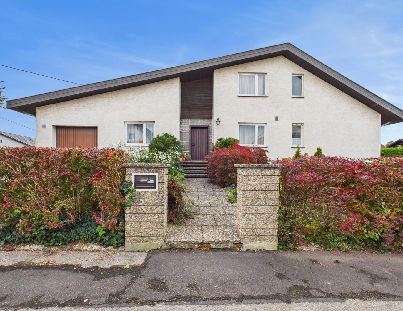 ANSFELDEN: Wohnhaus mit ca. 126,7 m² Wohnfläche auf EINER EBENE (Erstbezug 1976) + Garage
