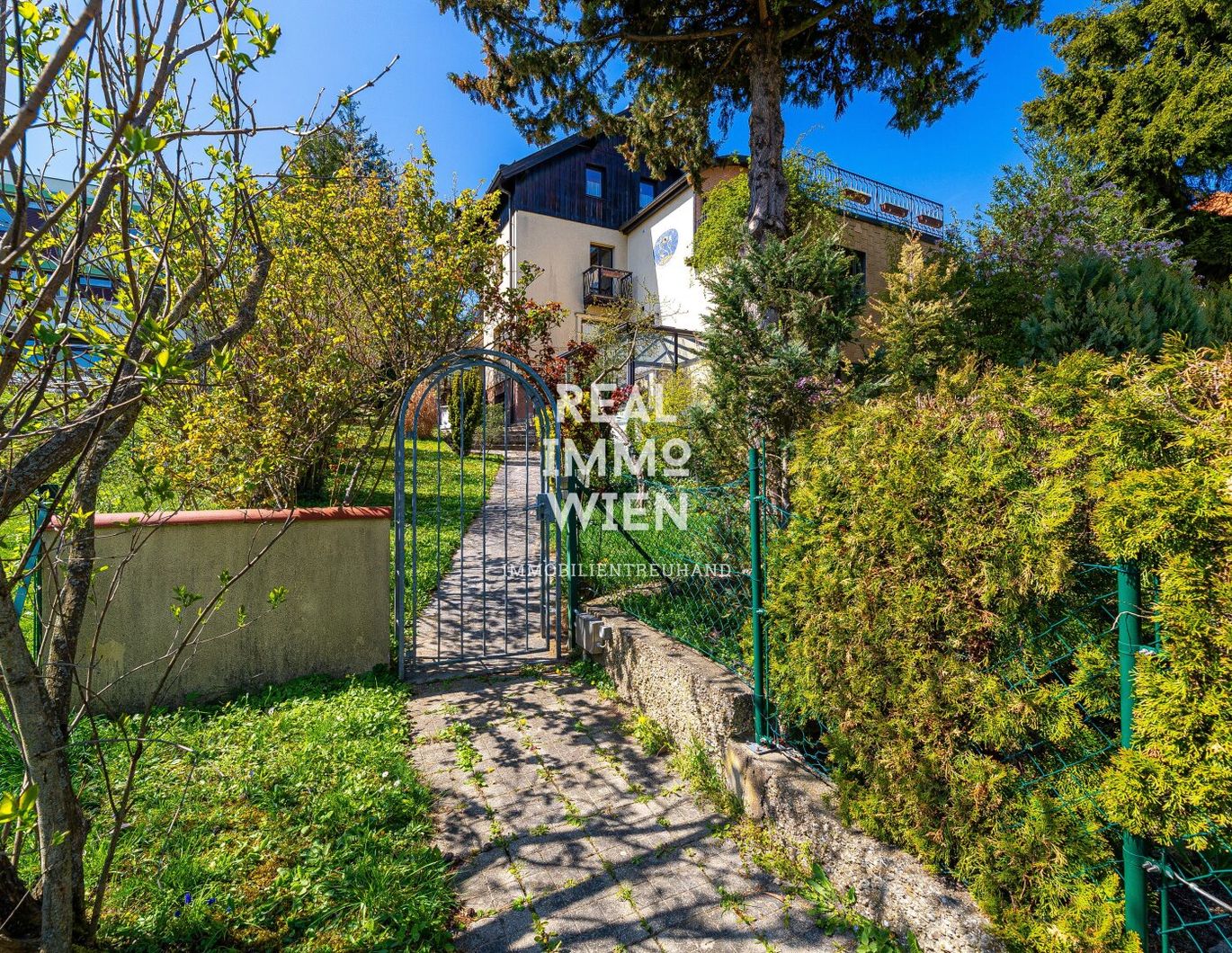 Grosse Familienvilla, Obere Stadt Klosterneuburg, Gehminuten in das Zentrum, Traumfernblick!