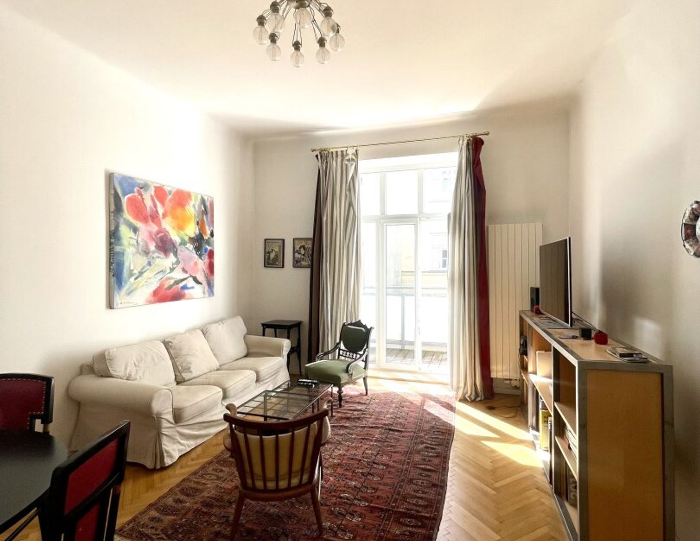 helle Altbauwohnung mit Terrasse!