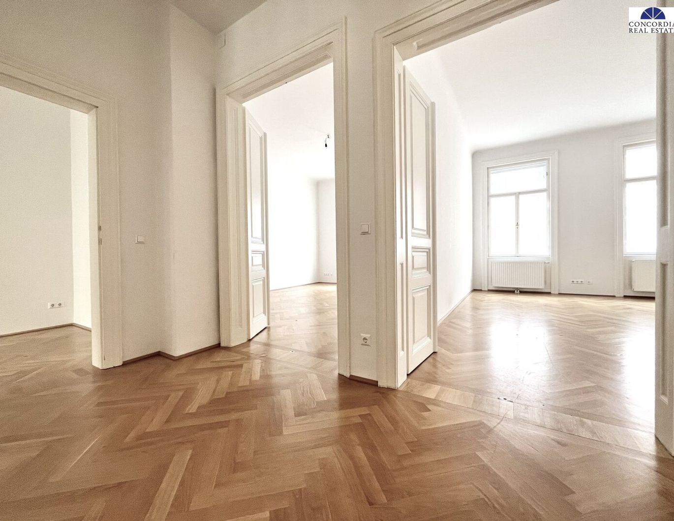 Großzügige 4 Zimmer- Altbau-Wohnung und entzückenden Balkon nähe Rochusmarkt