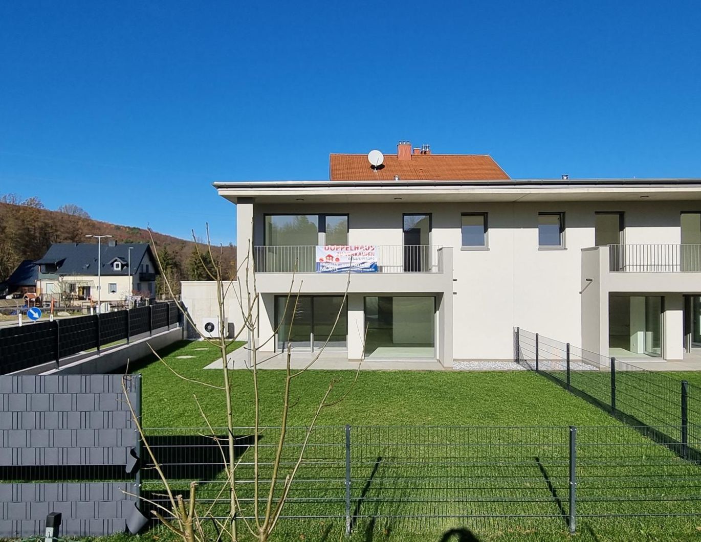 NEUBAU - DOPPELHAUSHÄLFTE IN SONNIGER LAGE