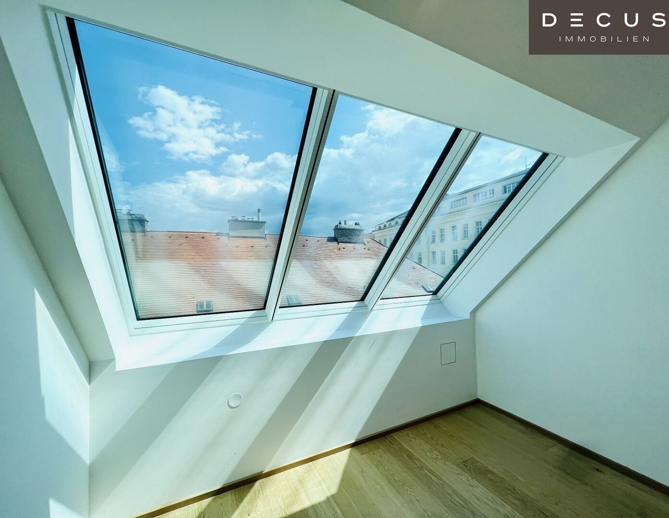 | SUPER LAGE | IM DACHGESCHOSS | AM STADTPARK | RUHIGE 12 m2 TERRASSE | 4 ZIMMER | 2 BÄDER | EXKLUSIVE AUSSTATTUNG