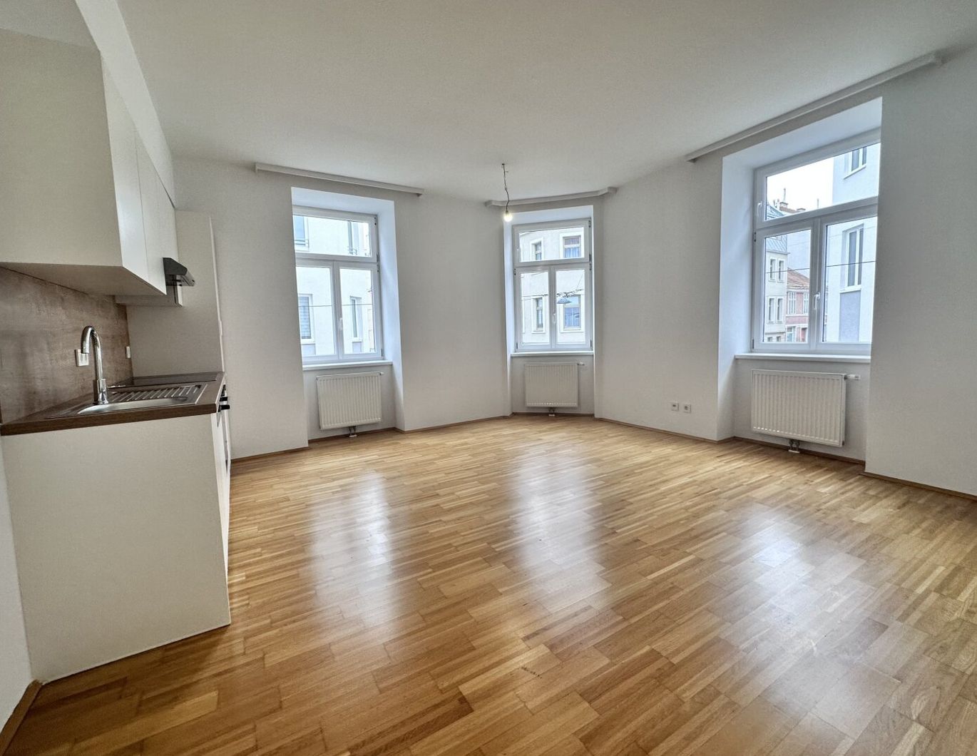 Charmante 53m² Altbauwohnung, 2 Zimmer, neue Einbauküche & Lift