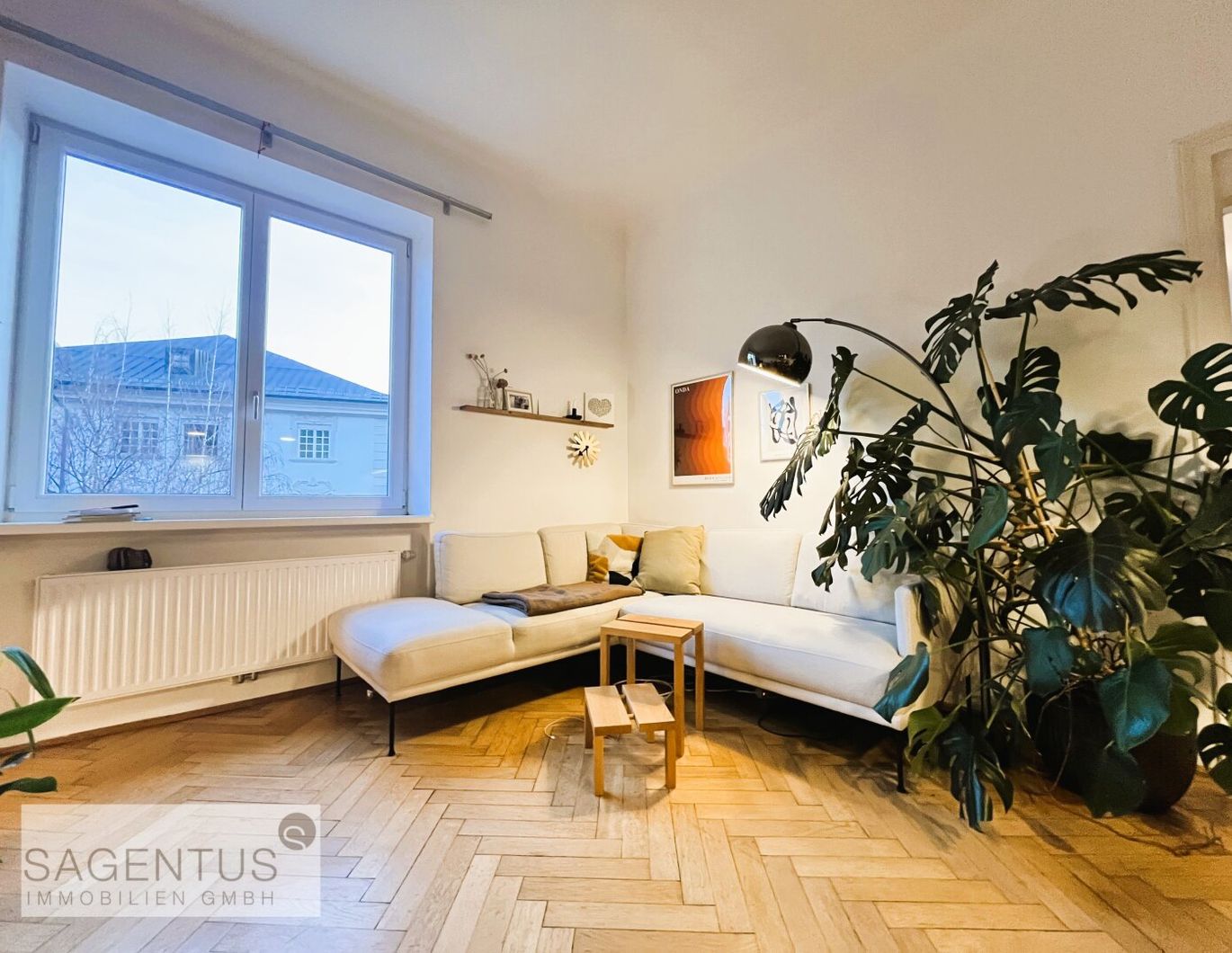 Ab sofort: Wunderschöne, helle 2-Zimmer-Wohnung im eleganten ALTBAU-Stil in TOP-Lage von Innsbruck!