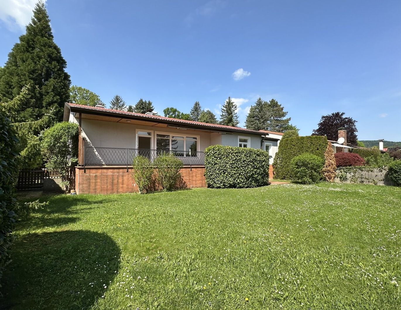 Haus mit Garten und Fernblick in absoluter Ruhelage