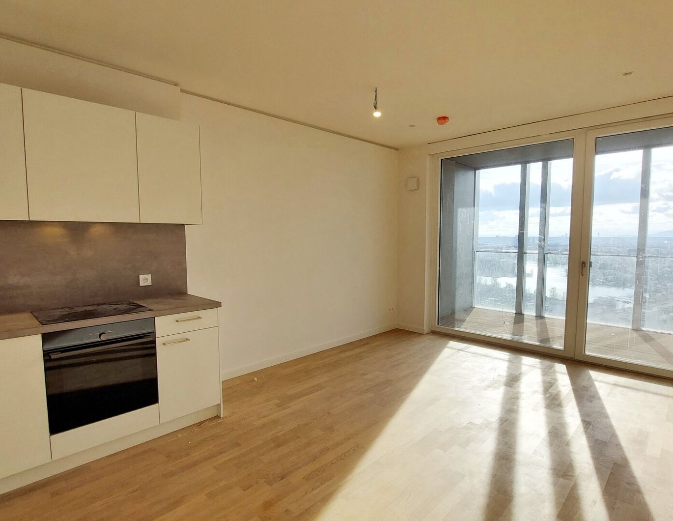 2-Zi.-Erstbezug mit Rooftop Wellness & Donaublick | TOWER HOMES