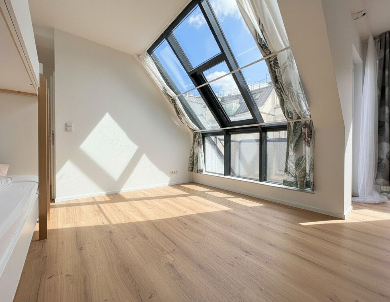 Helle Citywohnung mit Terrasse (Heizkosten inkl.)