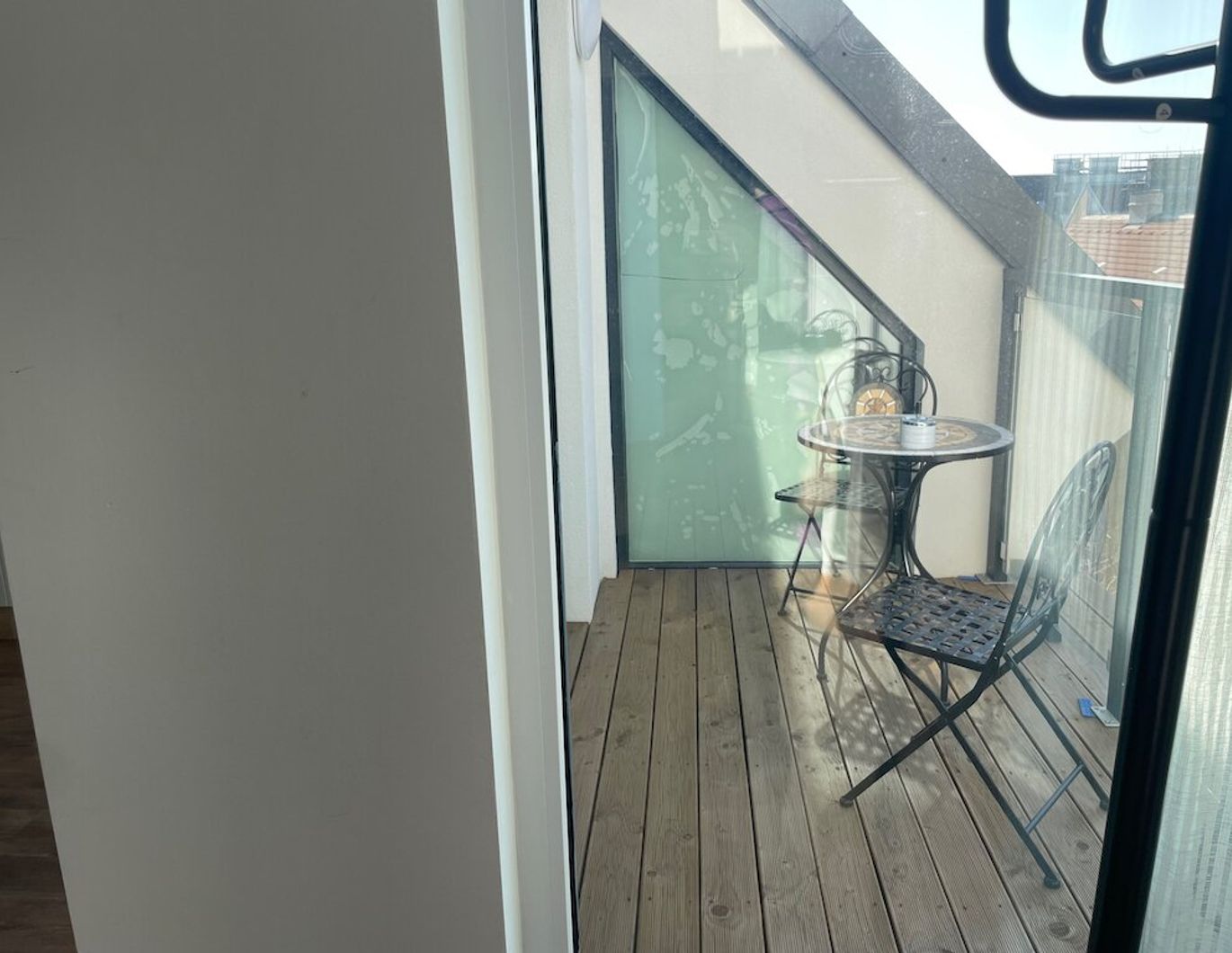 Neubau-Apartment mit Loggia in repräsentativem Gründerzeithaus