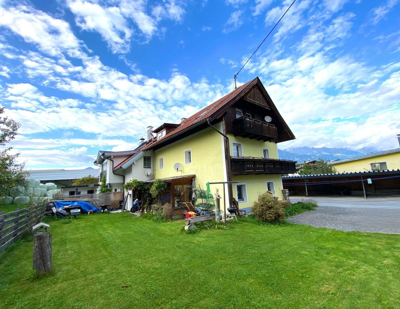 Großzügiges Familienhaus oder 3 selbstständige Wohnungen - Garten, Wintergarten in Top-Lage Götzens