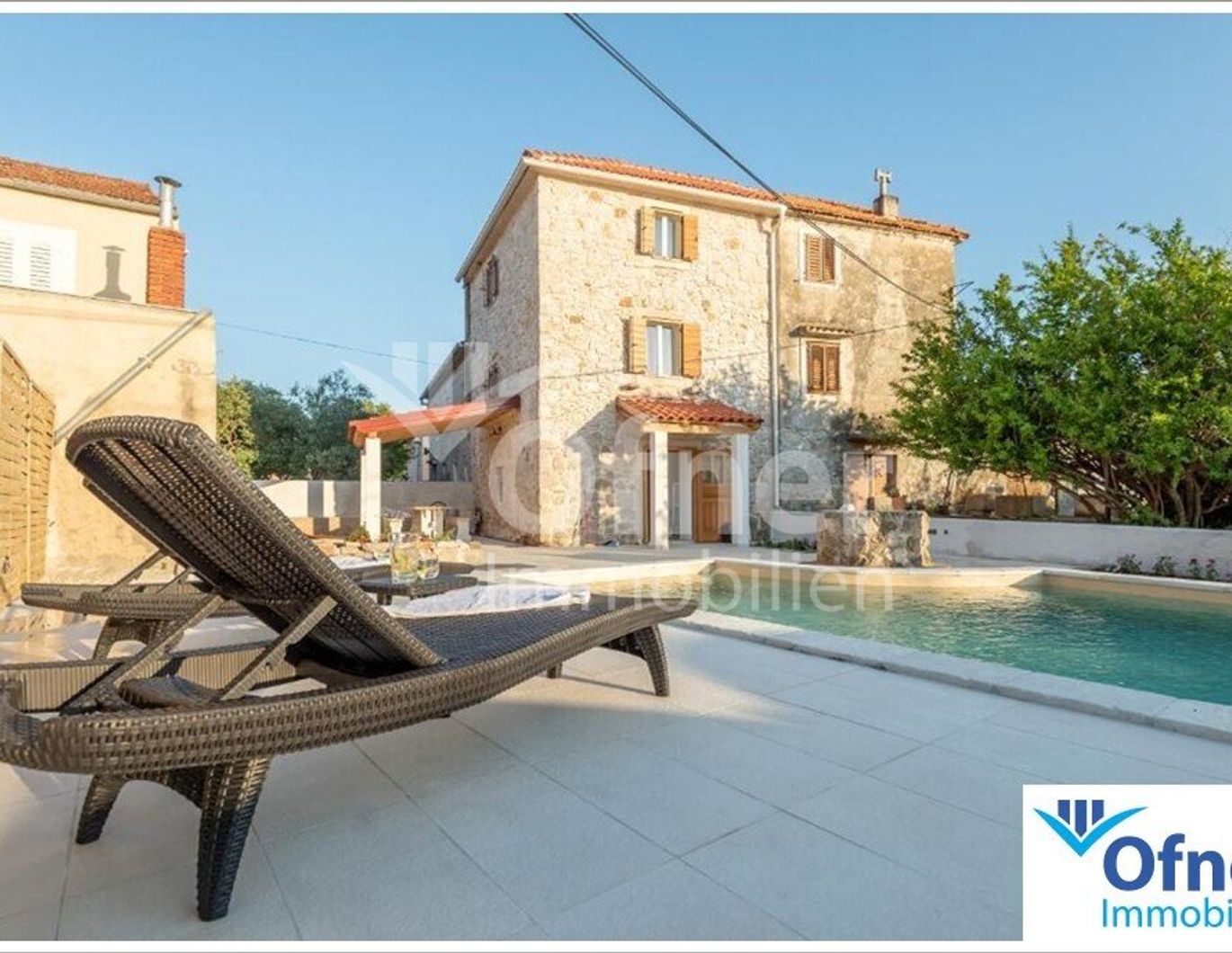 Insel Ugljan: Steinhaus mit Pool und Meerblick, komplett renoviert