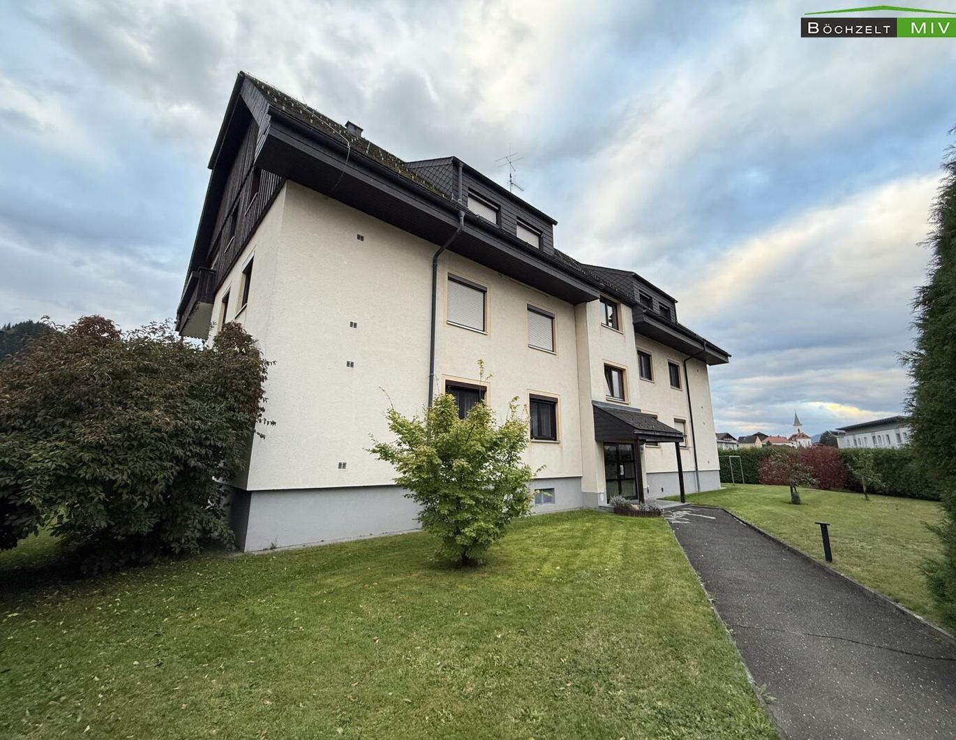 Gemütliche 2,5-Zimmer-Mietwohnung mit Balkon und Carport im Dachgeschoss in +++ St. Lorenzen +++