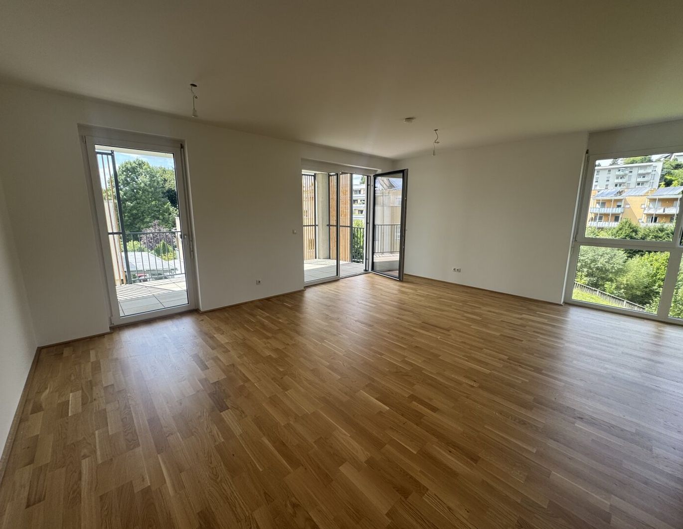 Helle 4-Zimmer-Wohnung mit sehr großer überdachter Terrasse