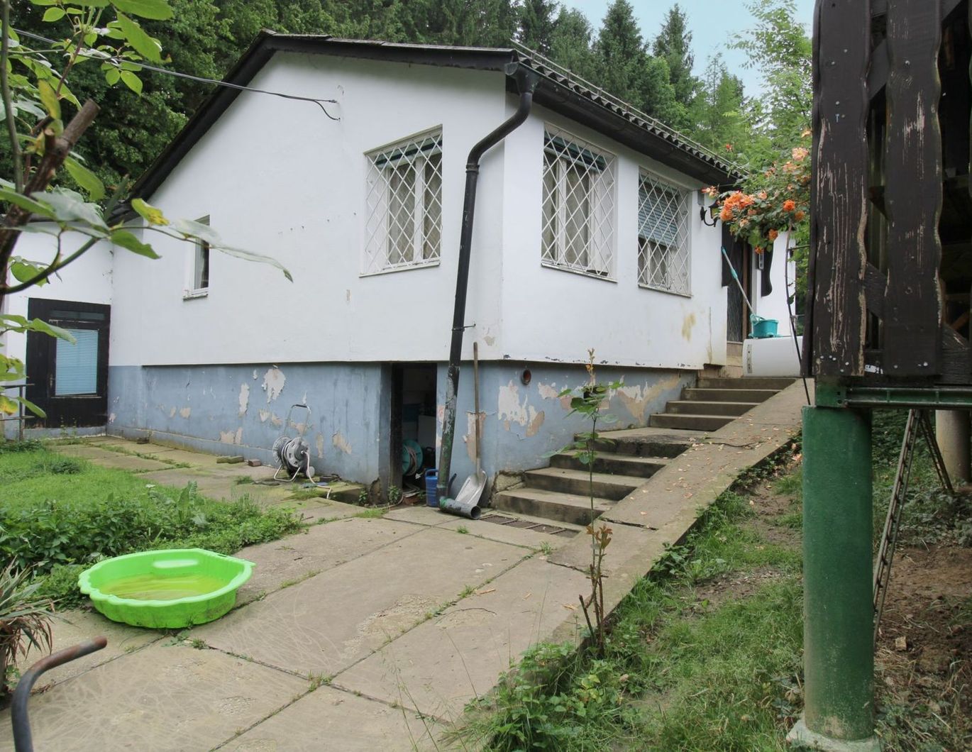 Drei abbruchreife Bestandsgebäude auf schönem Grund in erhöhter Lage, Eggersdorf
