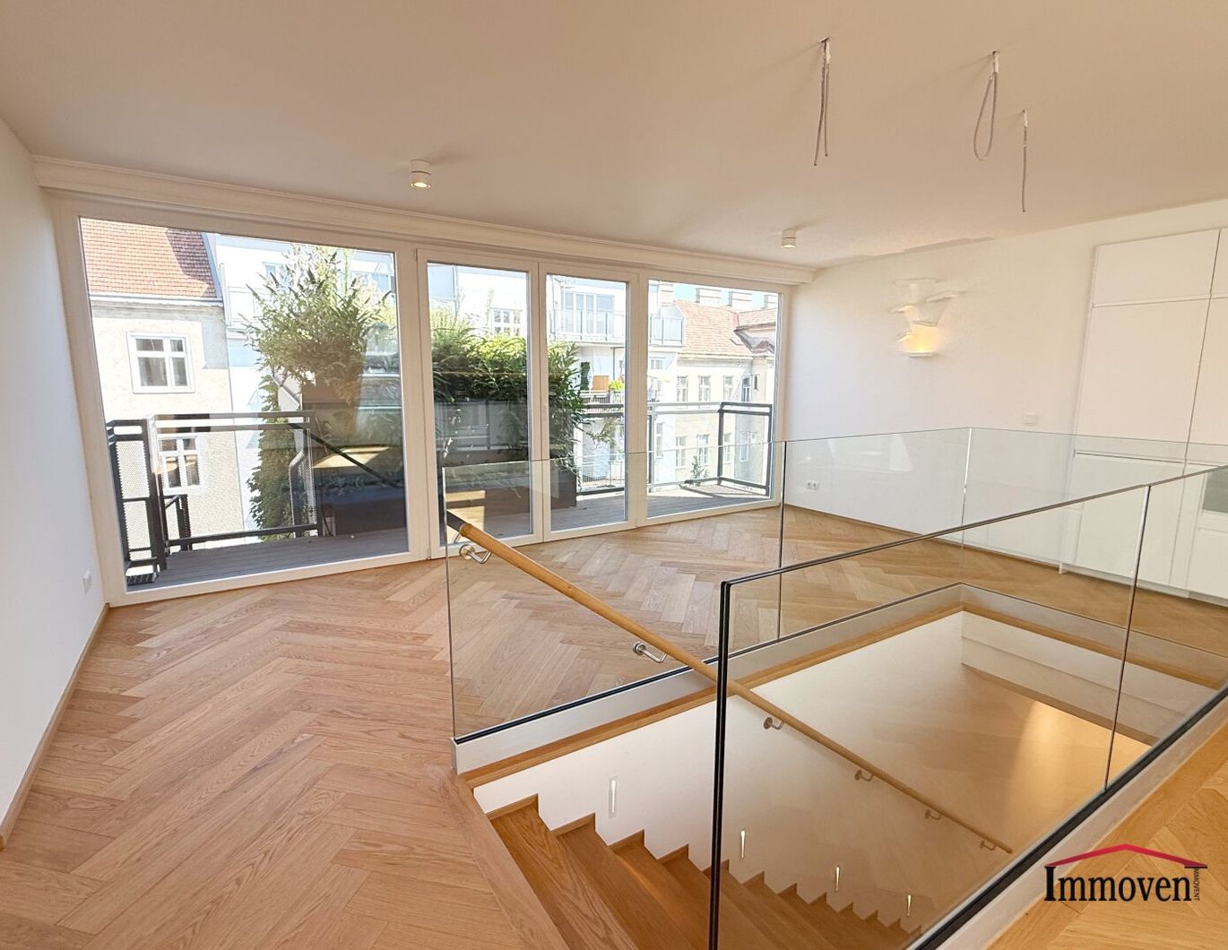 ERSTBEZUG - Luxus pur! Große Dachgeschossmaisonette mit Dachterrasse, Pool und Deckenkühlung in RUHELAGE!
