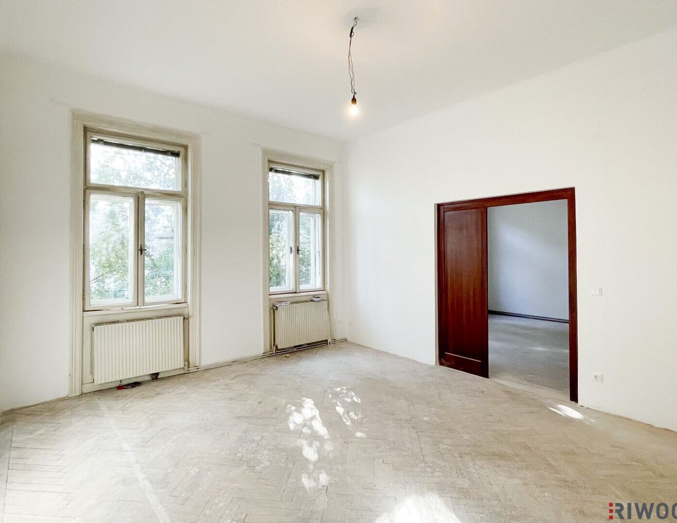 Stilaltbau Richtung Innenhof | Sanierungsbedürftige helle 4-5 Zimmer | 150m zum Schloss Schönbrunn | 2 Min. zur U4