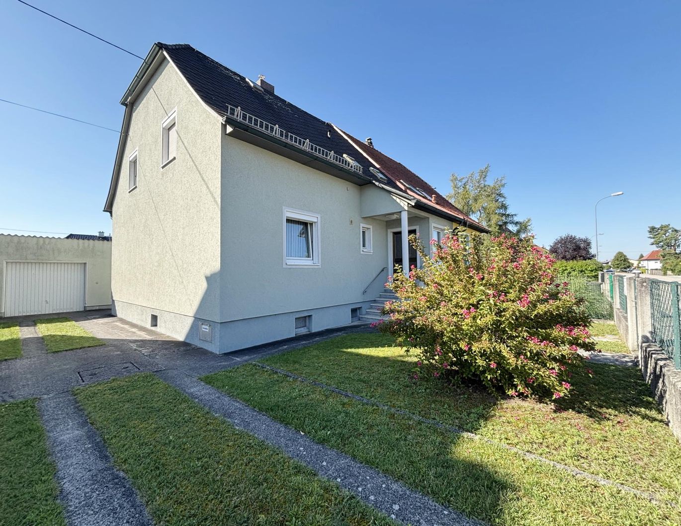 Gemütliche Doppelhaushälfte mit Garten in sehr guter Wohngegend!