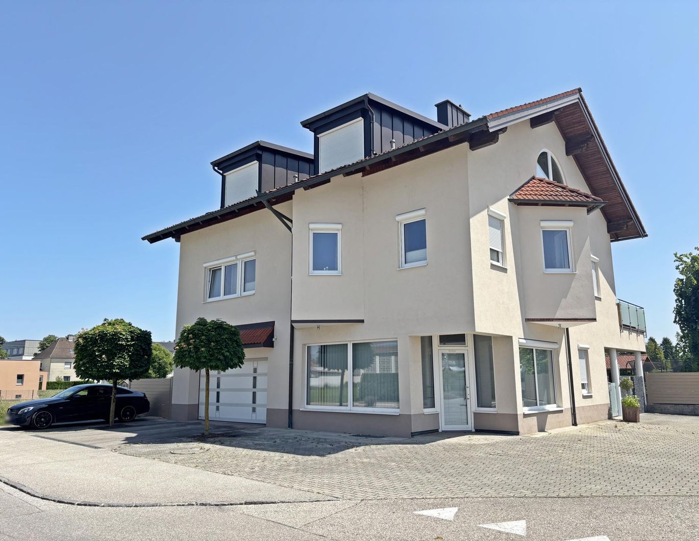 Attraktives Wohn- und Geschäftshaus mit großem Grundstück in bevorzugter Lage!