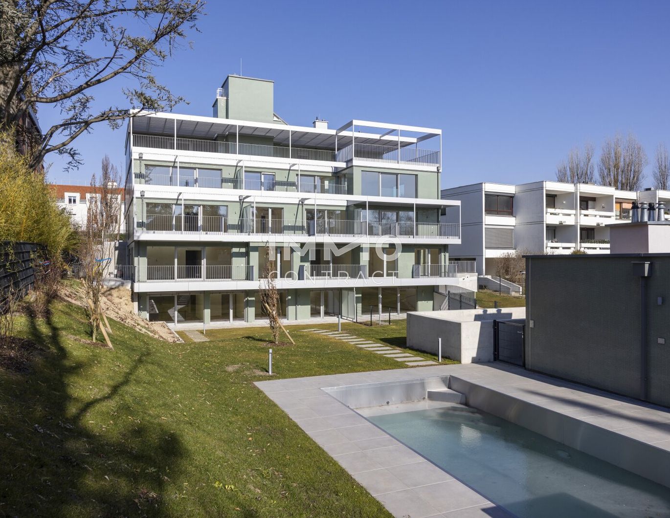 Luxus in den Weinbergen! Exklusive Erstbezug Gartenwohnung mit privatem Pool und Poolhaus!