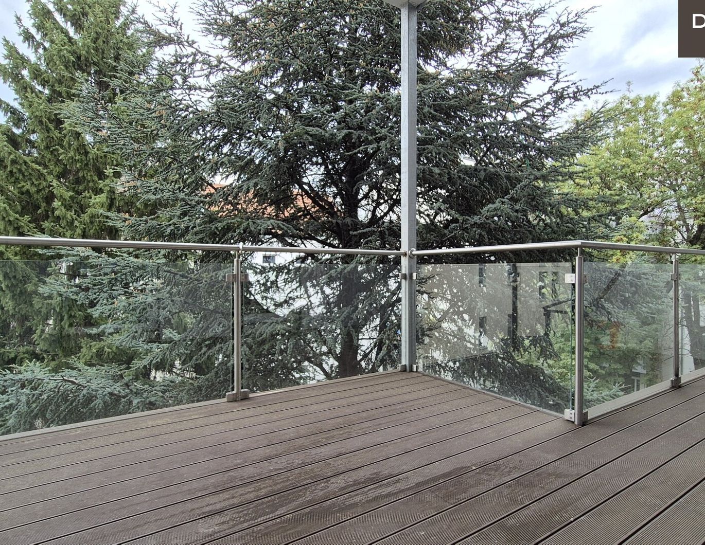 | GROSSER BALKON | GRÜNBLICK | U-BAHN NÄHE |