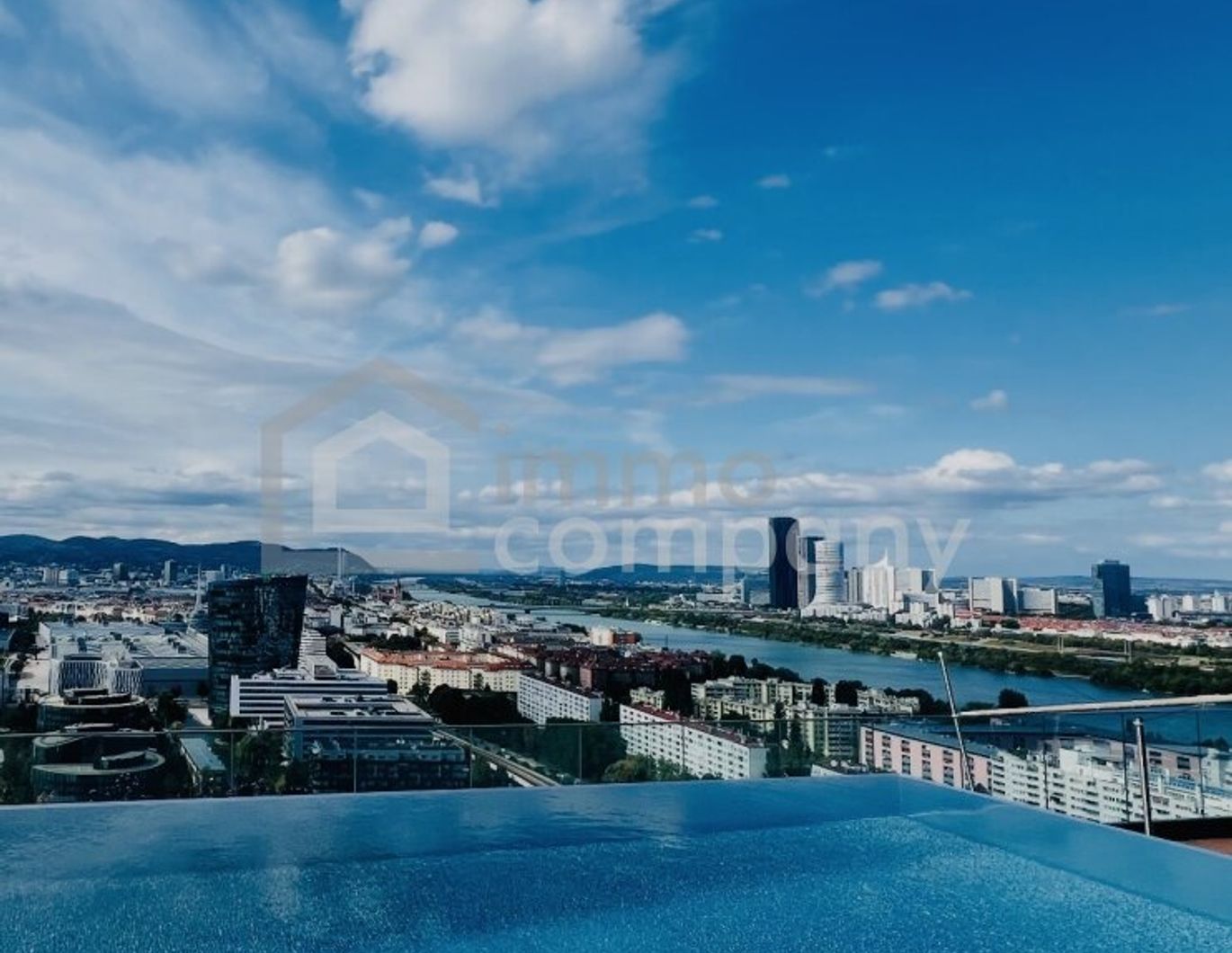Luxuriöse Wohnung mit 32 m2 großem Balkon und Stadtblick in einem neuen, mehrstöckigen Premiumgebäude + Tiefgaragenplatz! 2. Bezirk. U2