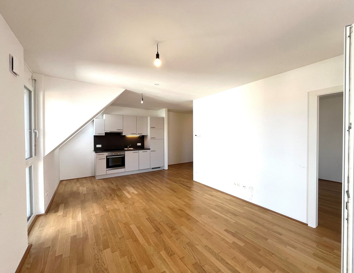 2-Zimmer-Dachgeschoß-Wohnung mit Balkon - in 1230 Wien!