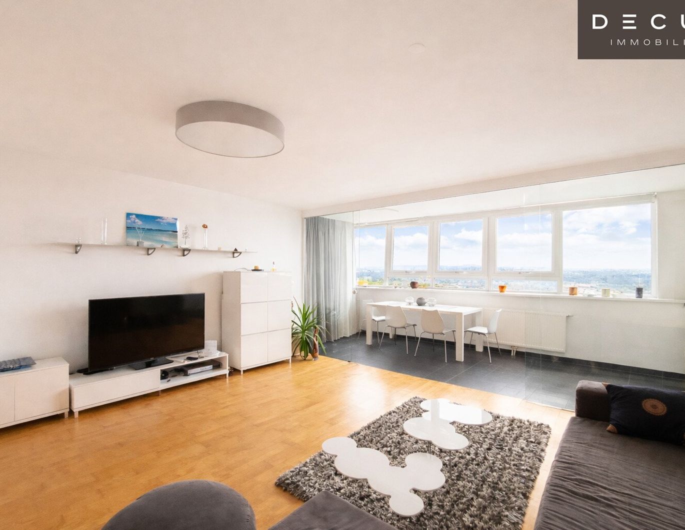 2-ZIMMER WOHNUNG | VOLL MÖBLIERT | GASOMETER | FERNBLICK | PERFEKT ANGEBUNDEN
