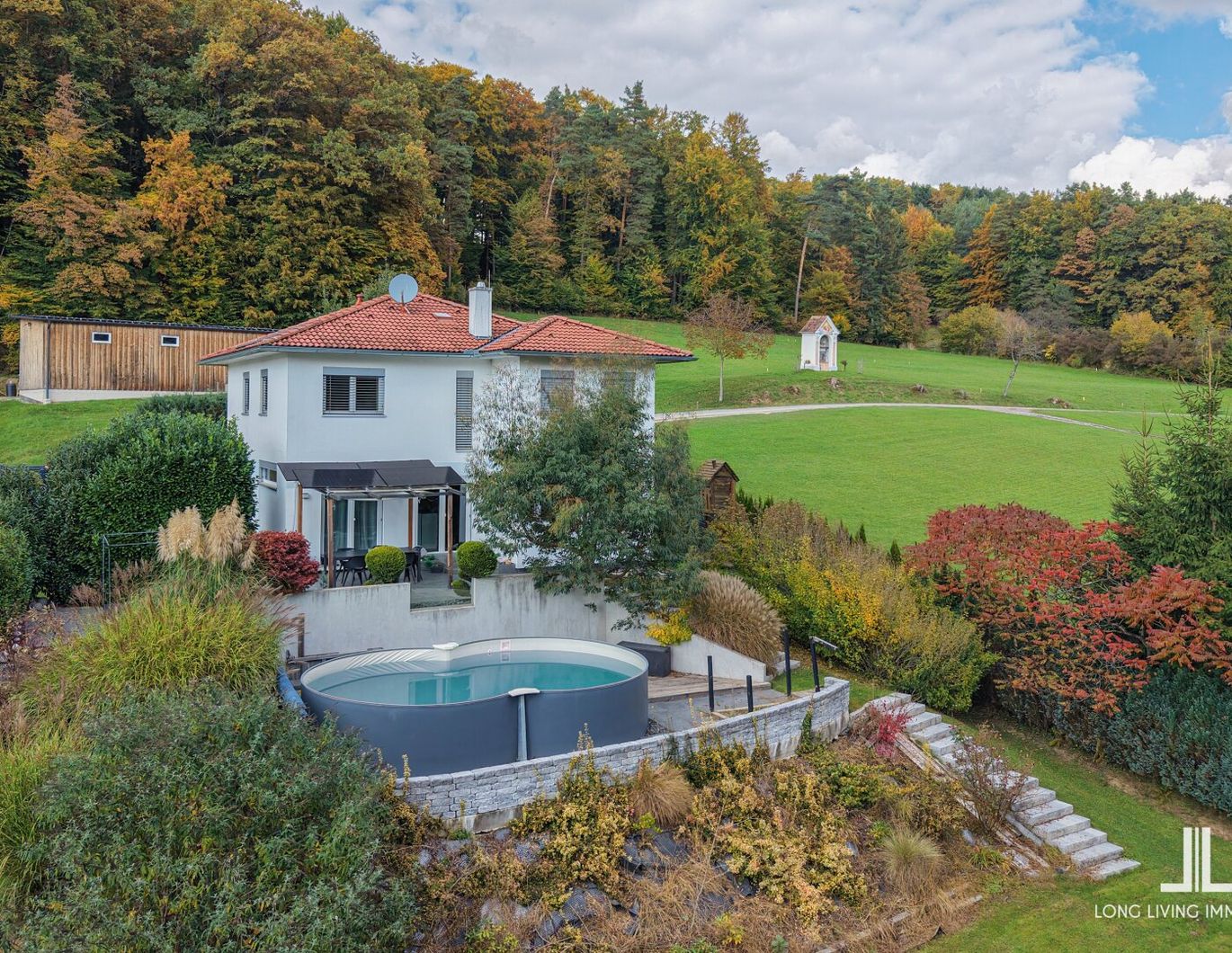 Helles Einfamilienhaus mit hochwertiger Ausstattung und Garten