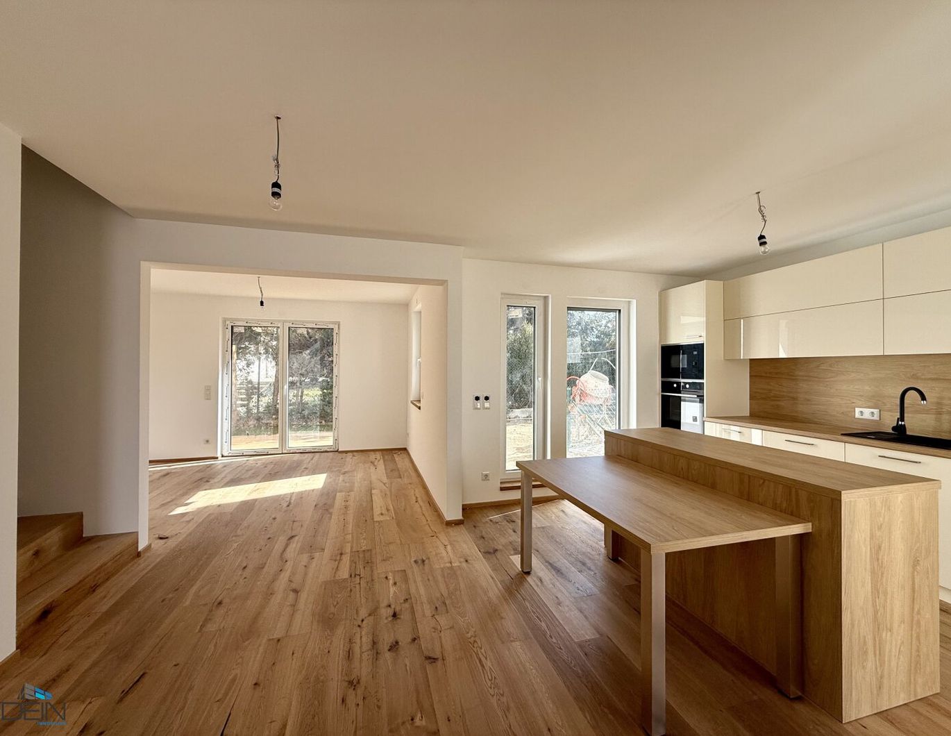 INKLUSIVE KÜCHE! TRAUMHAFTES 5 ZIMMER REIHENHAUS MIT EIGENGARTEN UND STELLPLATZ NÄHE U6 PERFEKTASTRASSE!