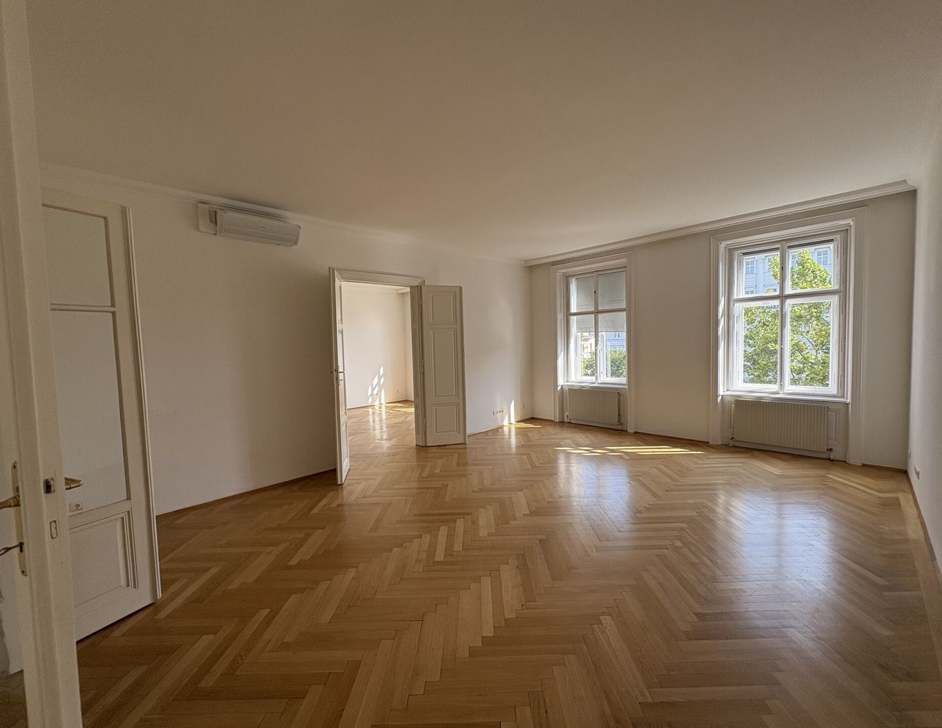 Repräsentative 4-Zimmer-Altbauwohnung nahe Oper zu mieten in 1010 Wien